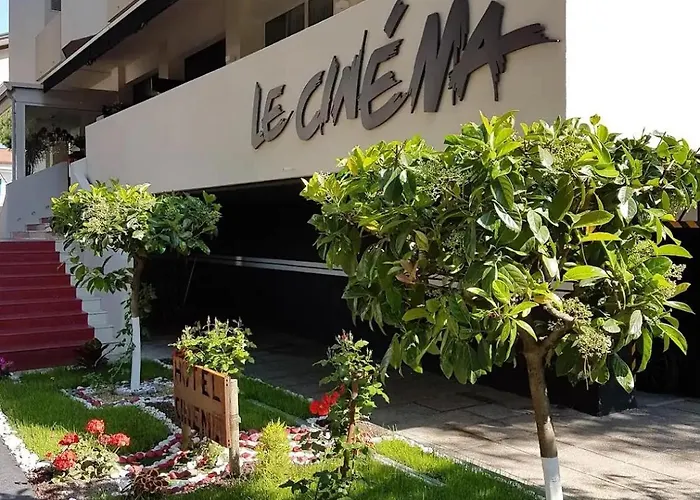 Le Cinema 3*